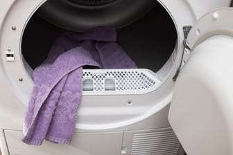 Wäsche: Riechen frisch gewaschene Textilien unangenehm, können noch Bakterien in den Fasern haften.