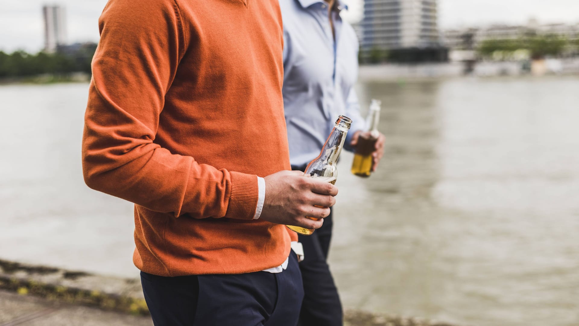 Bier unter Kollegen: Auch mit dem Vorgesetzten kann es zum gemütlich Umtrunk kommen.