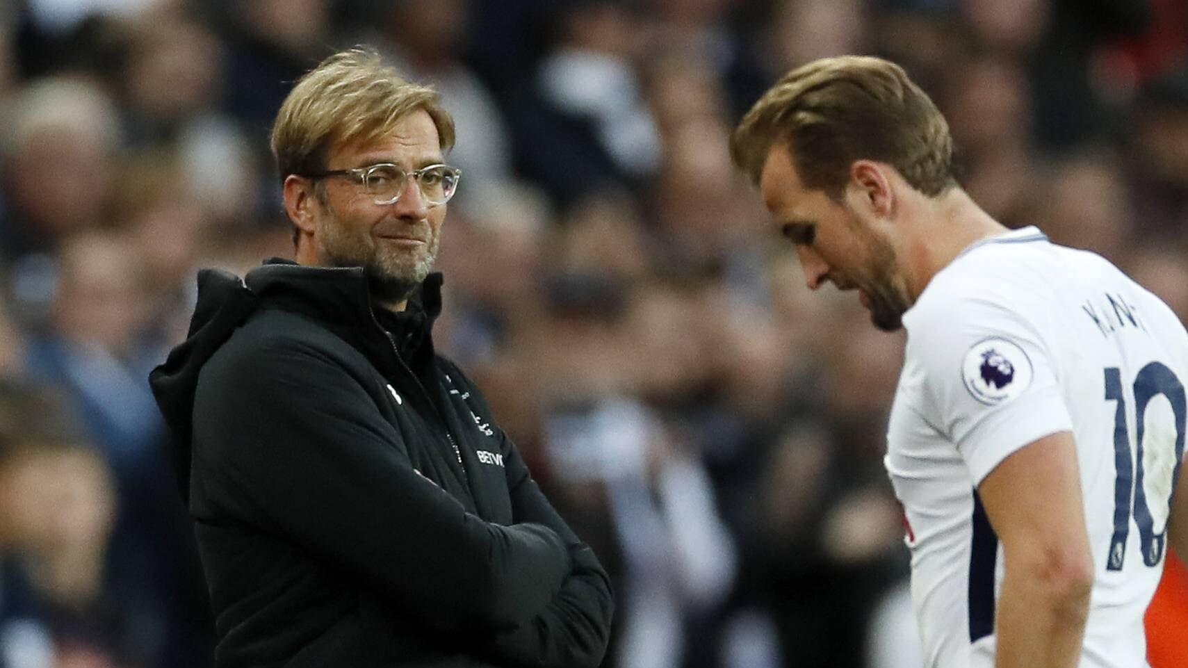 Jürgen Klopp (l.) und Harry Kane: Der Liverpool-Coach kennt den neuen Bayern-Stürmer aus der Premier League.