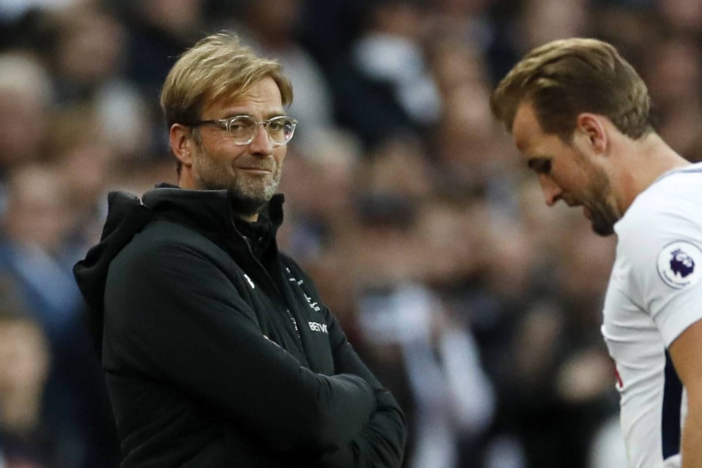 Jürgen Klopp (l.) und Harry Kane: Der Liverpool-Coach kennt den neuen Bayern-Stürmer aus der Premier League.