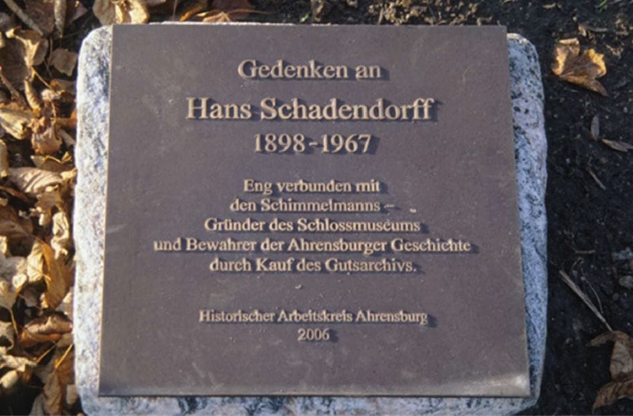 Bronzetafel zum Andenken an Hans Schadendorff: Auch diese Tafel ist gestohlen worden.
