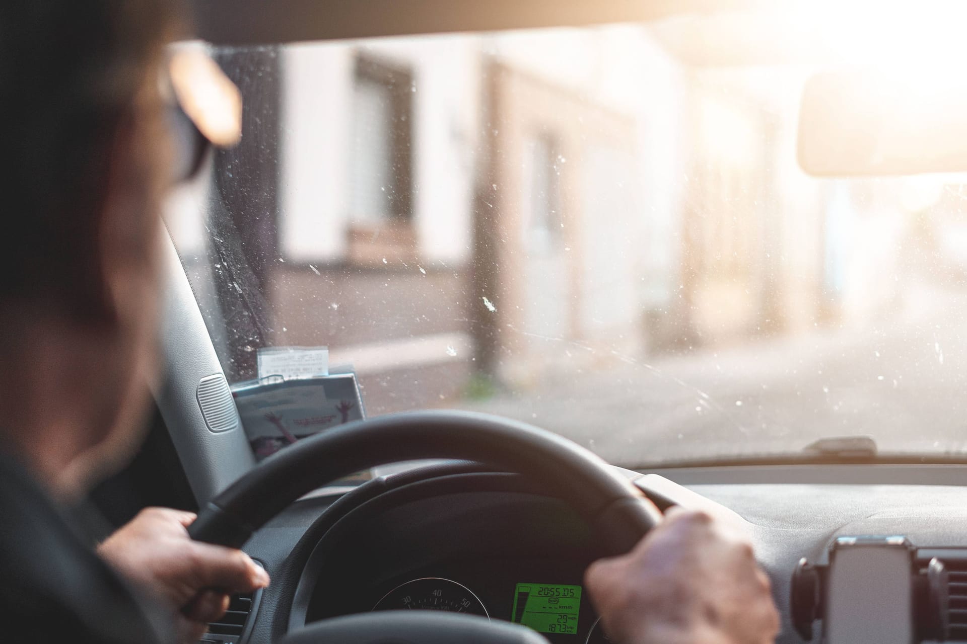 Rentner am Steuer: Viele Senioren fahren sehr gut Auto – bei anderen lassen die Fähigkeiten allmählich nach. Doch woran erkennt man das?