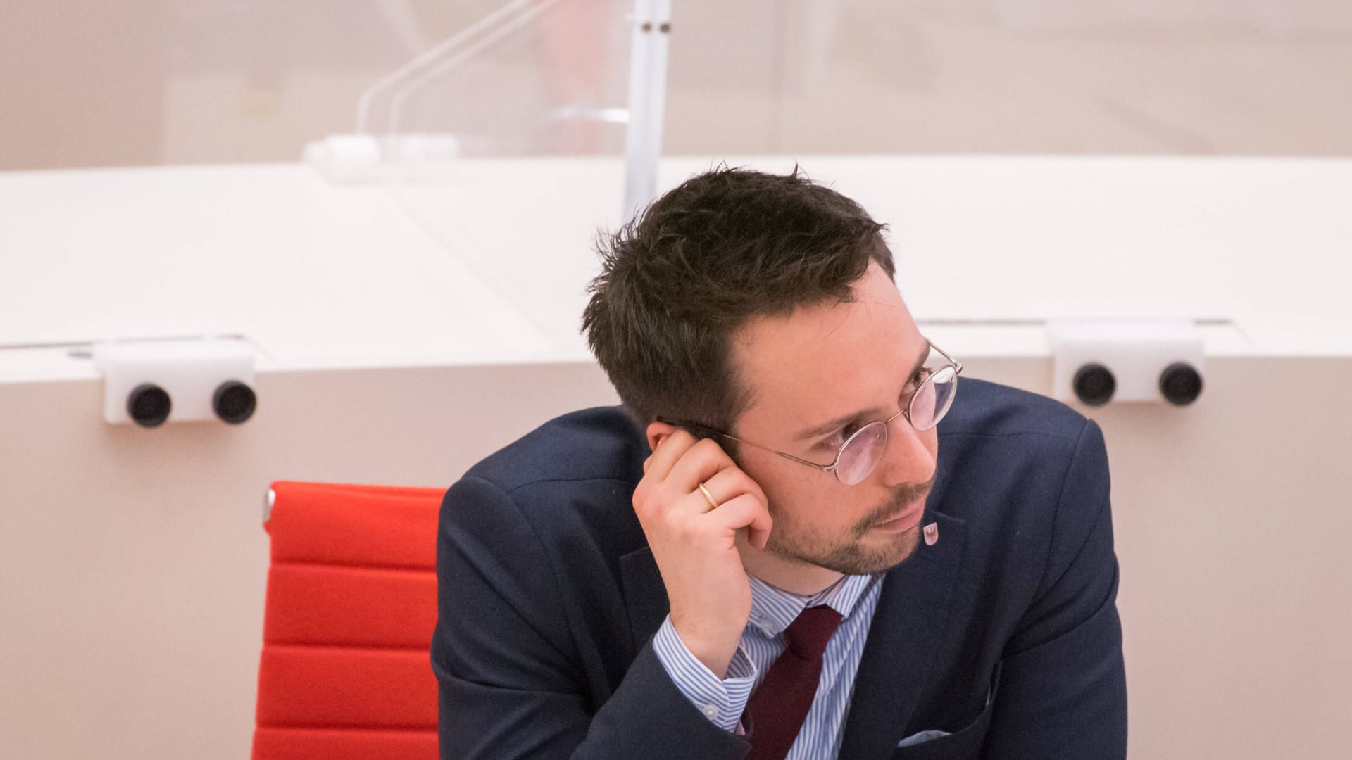 Dennis Hohloch: Die Diskussion um die Qualifikation seiner Frau könnten ihn nachhaltig beschädigen.