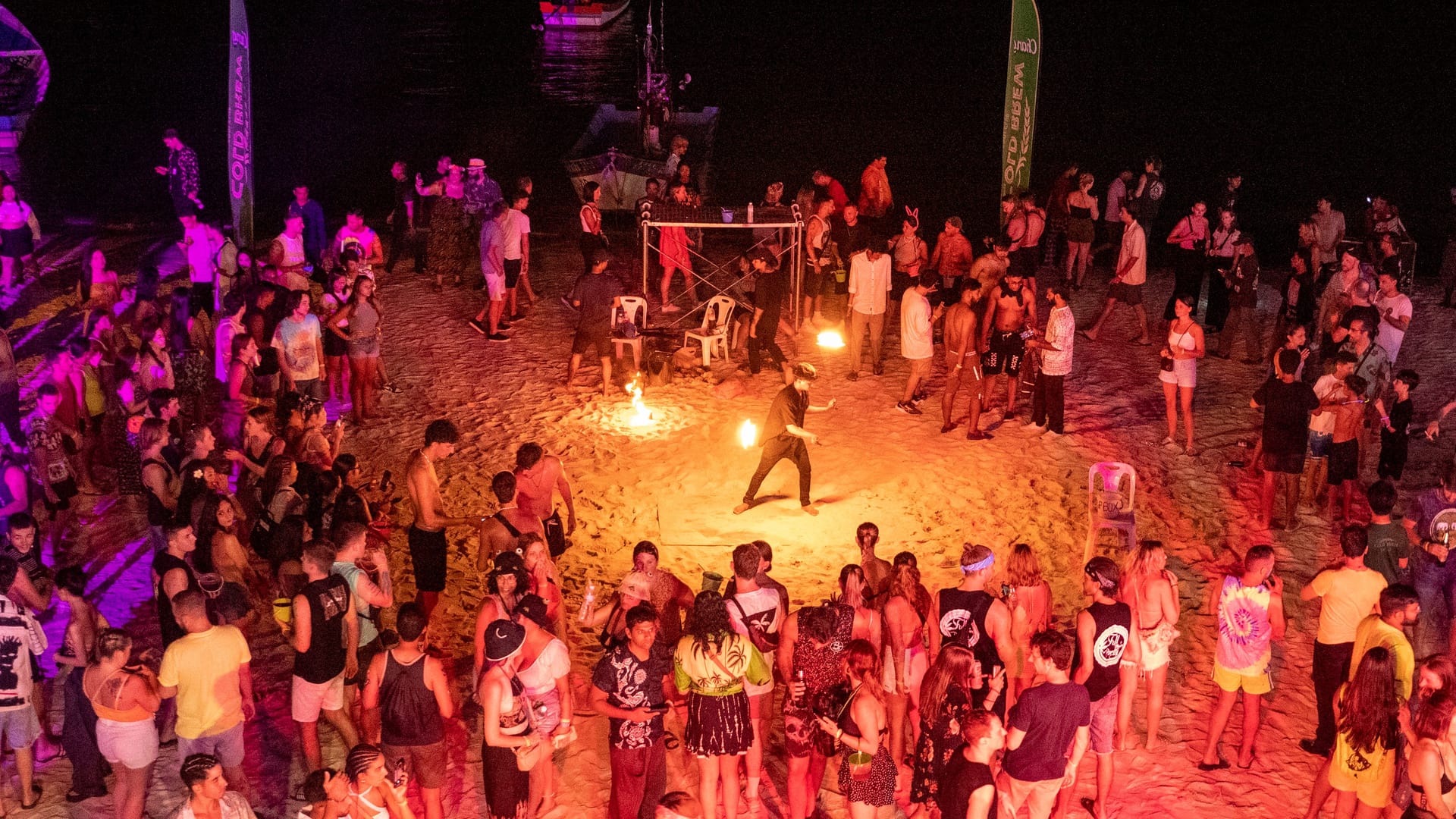 "Full Moon Party" auf Kho Pha Ngan (Archivbild): Der Mann soll nach der Tat mit zwei Frauen gefeiert haben.