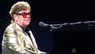 Elton John: Der Musiker hat mit gesundheitlichen Problemen zu kämpfen.