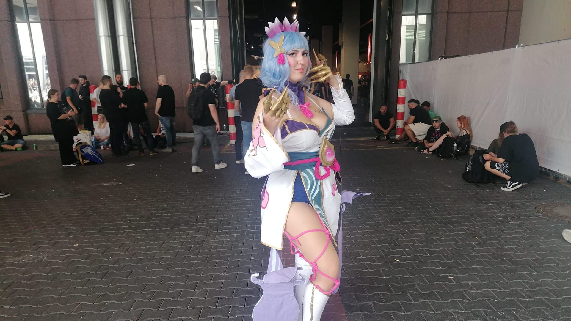 Leah als "Evelyn" aus „League of Legends“.