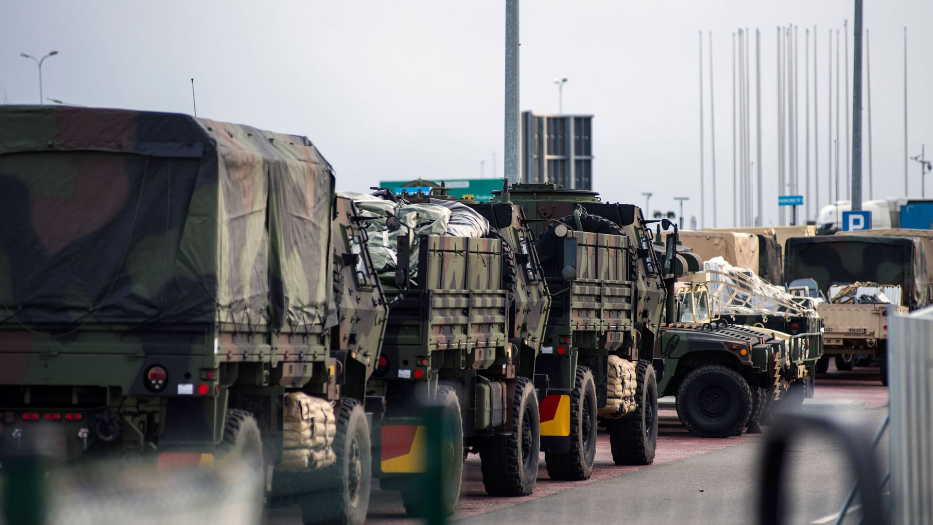 Trucks der US-Army (Symbolbild): In Brake kam es zu einem schweren Unfall.