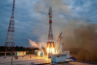 Destination Mond: Die Sojus-2.1b-Rakete mit der automatischen Mondlandestation "Luna-25" startet vom Weltraumbahnhof Wostotschny im Fernen Osten Russlands ab.