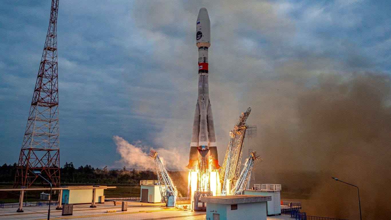 Destination Mond: Die Sojus-2.1b-Rakete mit der automatischen Mondlandestation "Luna-25" startet vom Weltraumbahnhof Wostotschny im Fernen Osten Russlands ab.
