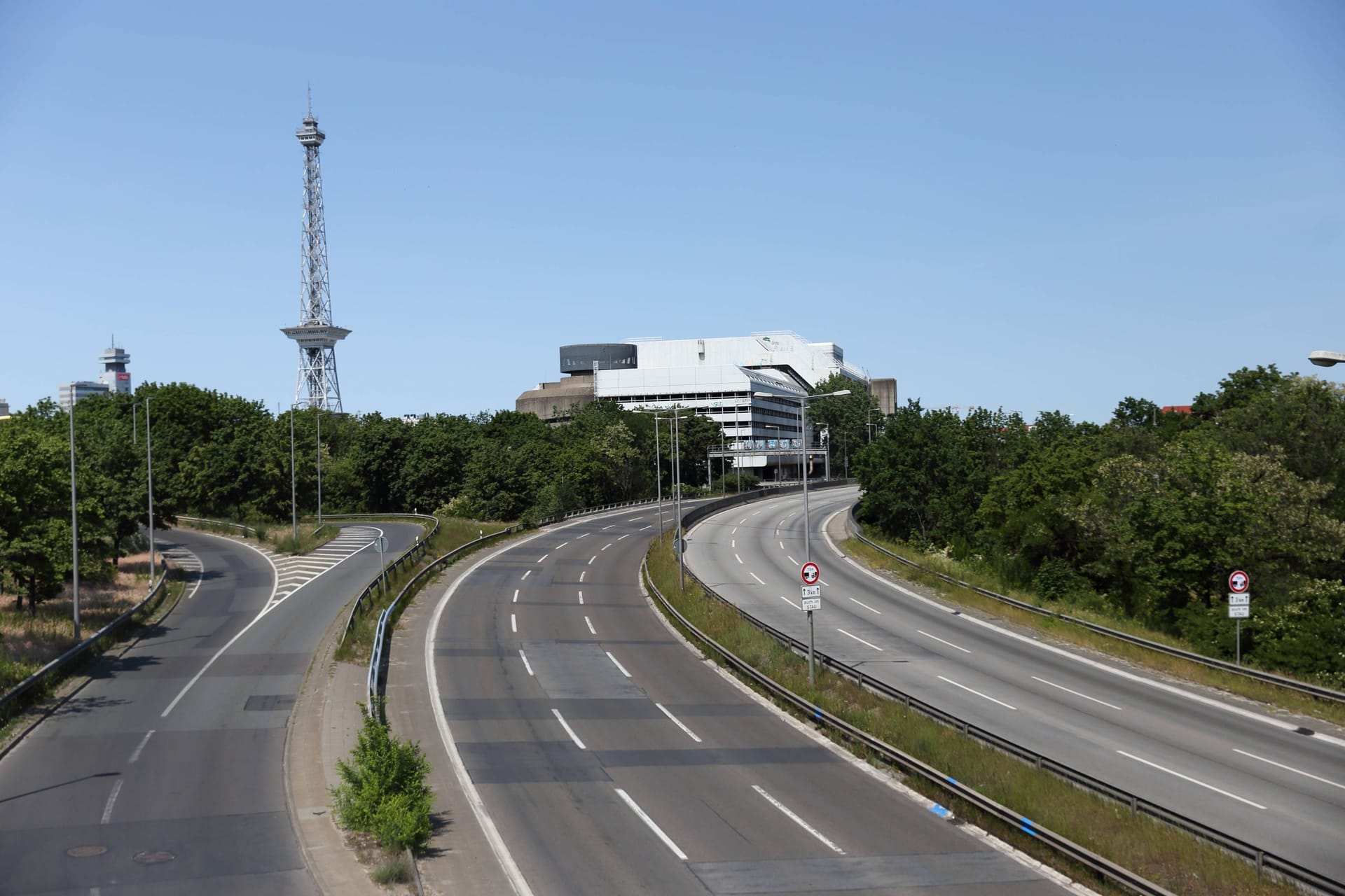 Stadtautobahn am Dreieck Funkturm: Auf der A100 wurde die Raserin angehalten.