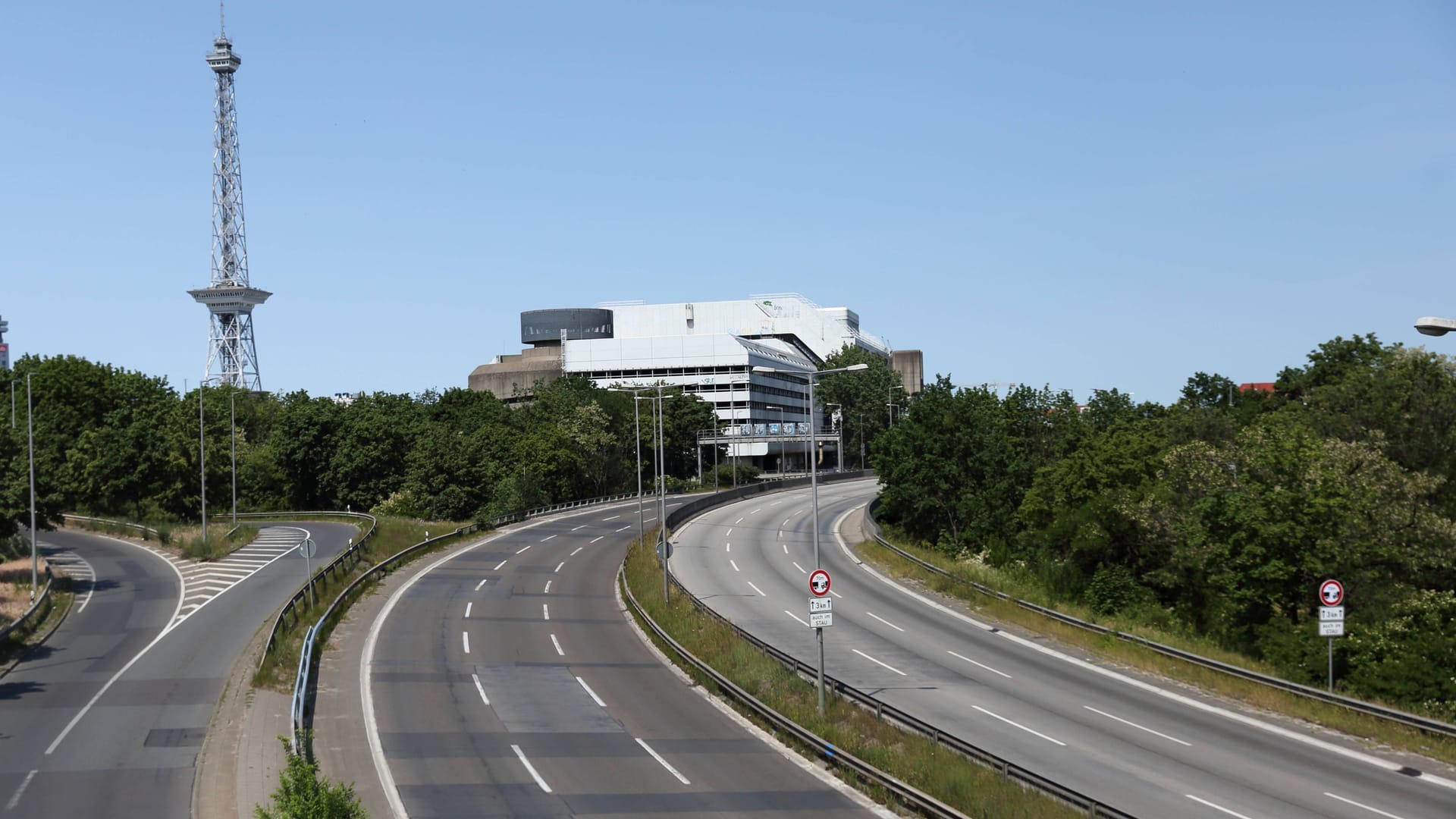 Stadtautobahn am Dreieck Funkturm: Auf der A100 wurde die Raserin angehalten.