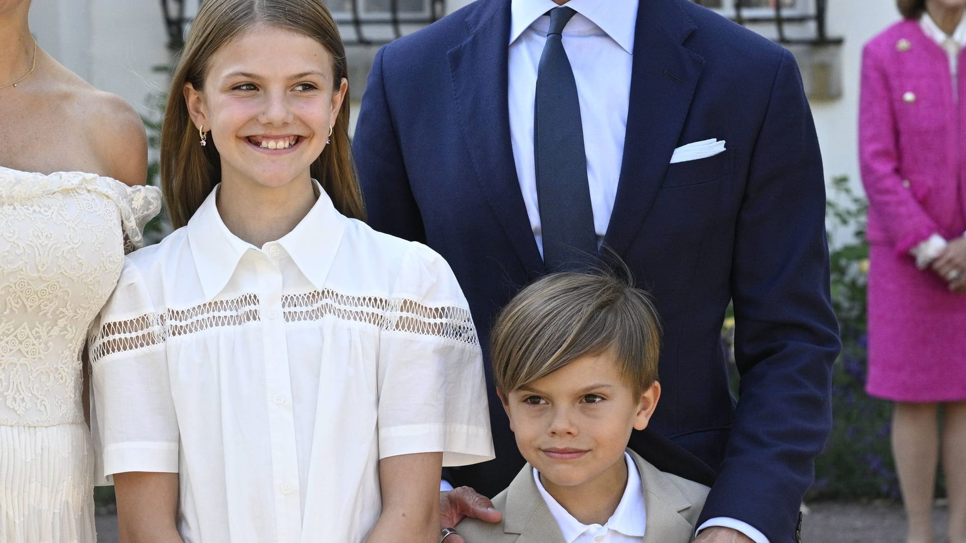 Prinzessin Estelle und Prinz Oscar: Die Geschwister sind die Kinder von Victoria und Daniel von Schweden. Prinzessin Estelle und Prinz Oscar: Die Geschwister sind die Kinder von Victoria und Daniel von Schweden.