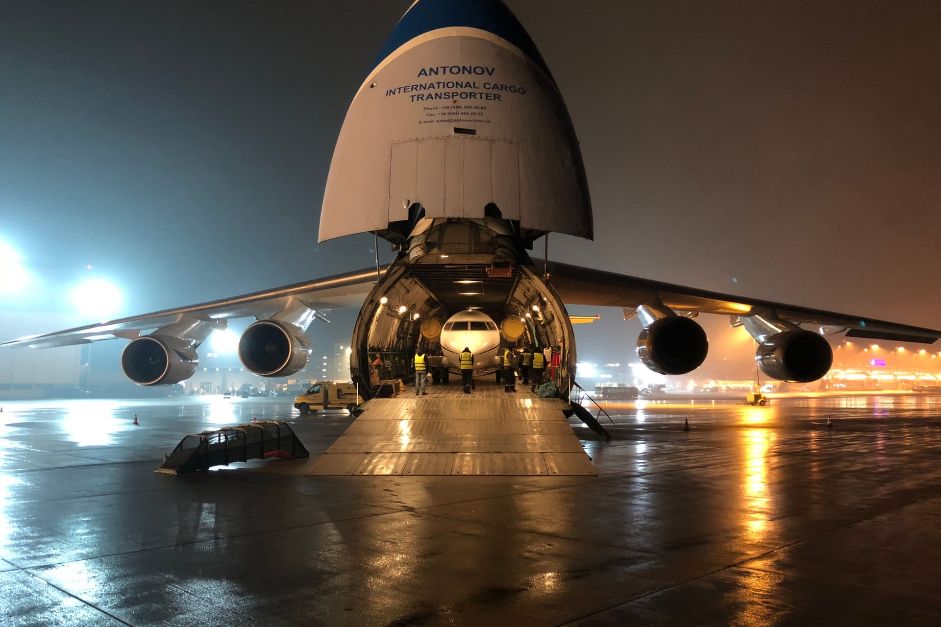 Macht was her: Die Antonov A124, die 2017 am Airport Nürnberg landete.