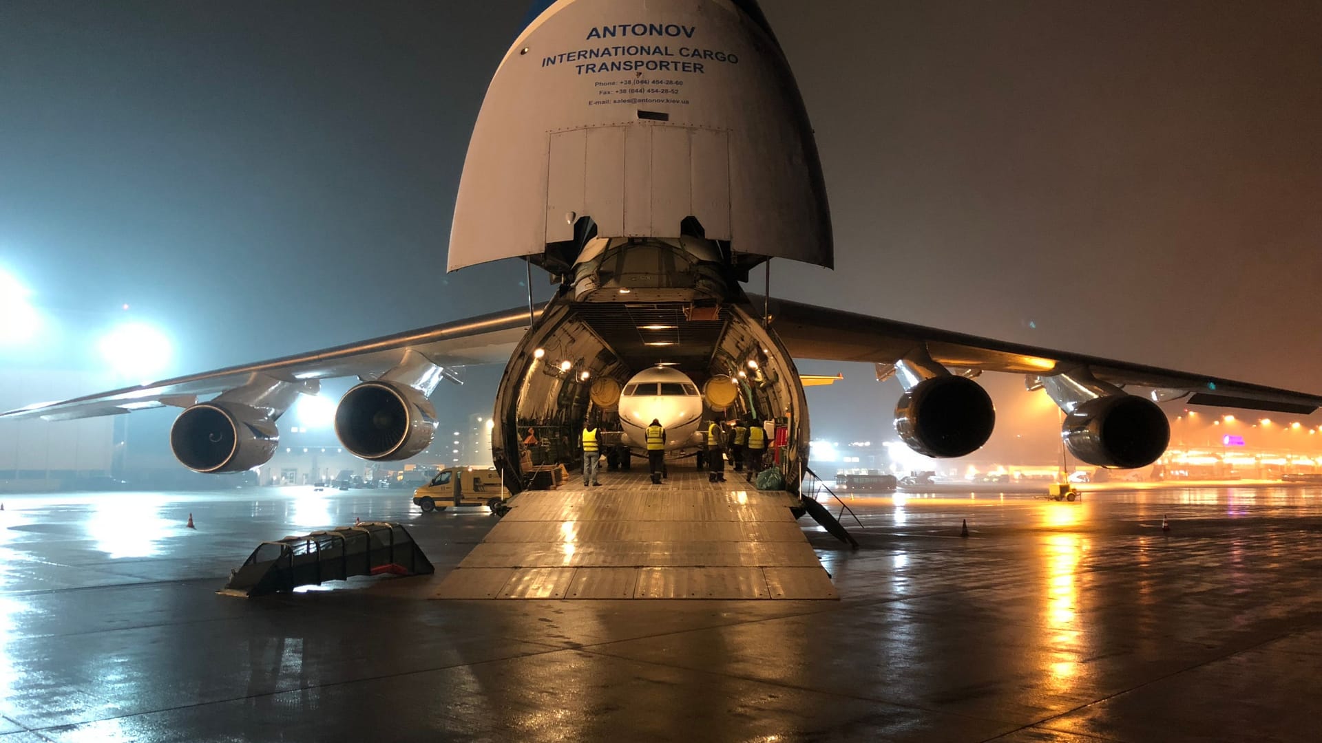 Macht was her: Die Antonov A124, die 2017 am Airport Nürnberg landete.