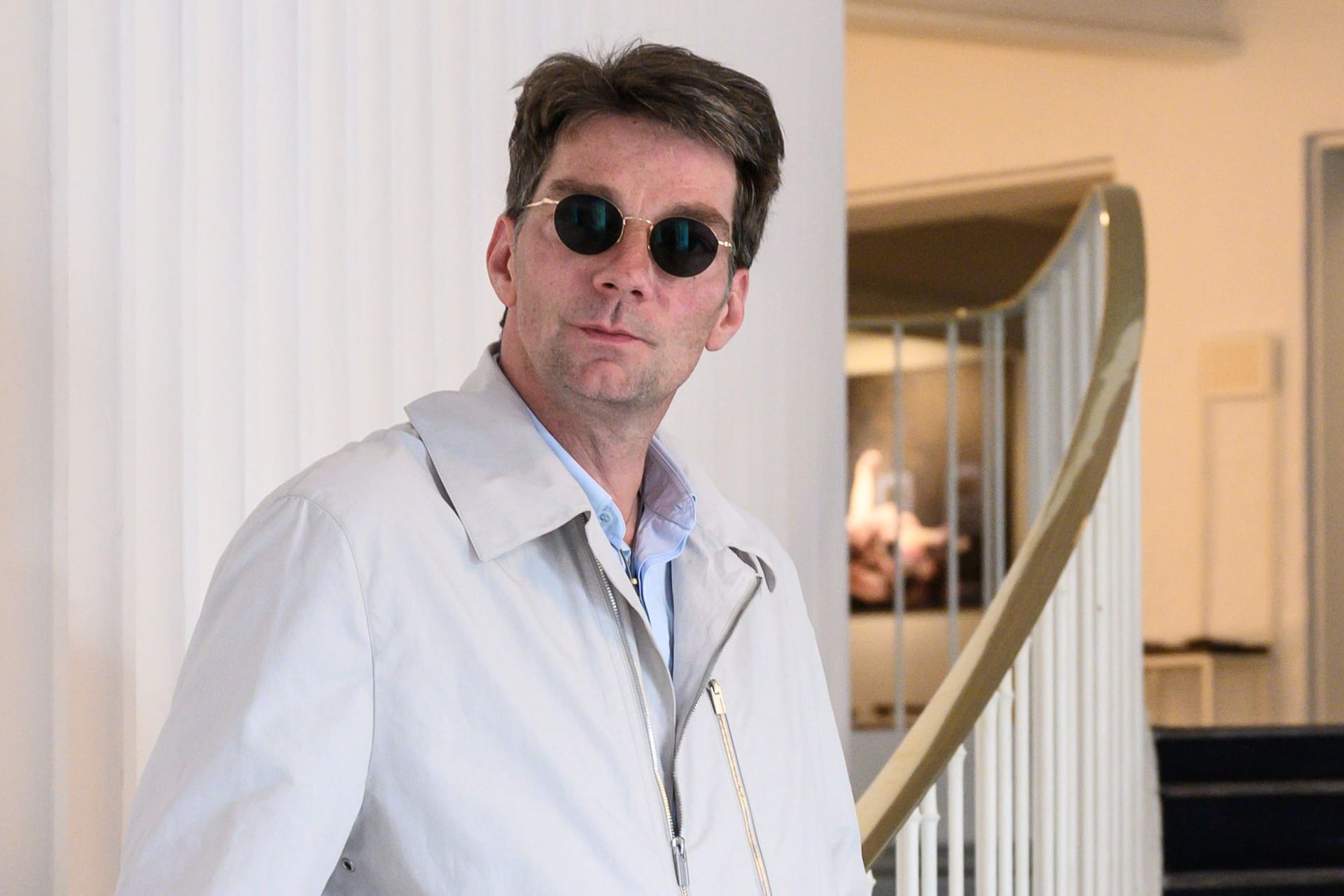 Marco Goecke im Foyer der Staatsoper (Archivfoto): In Hannover darf er wieder arbeiten.