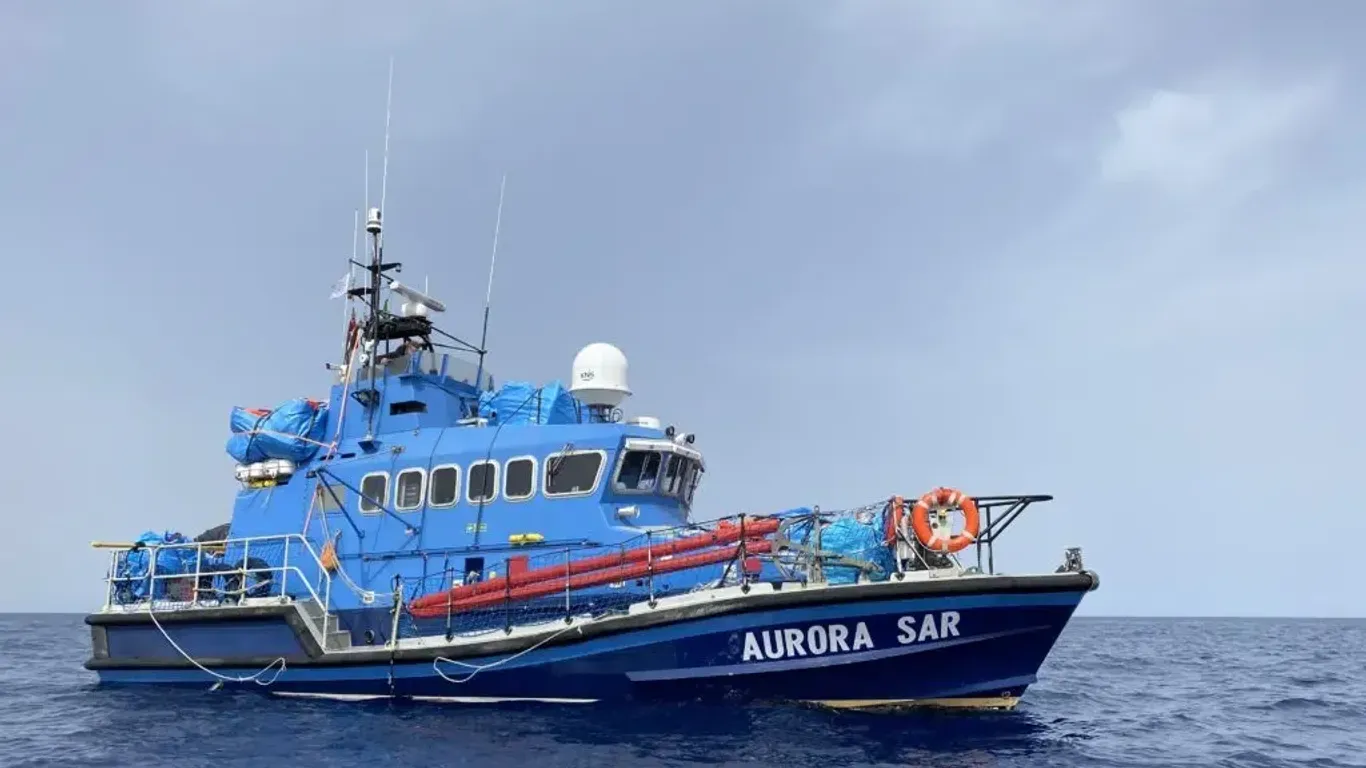 Seenotrettungsschiff "Aurora": Das Schiff wurde im Hafen von Lampedusa festgesetzt.
