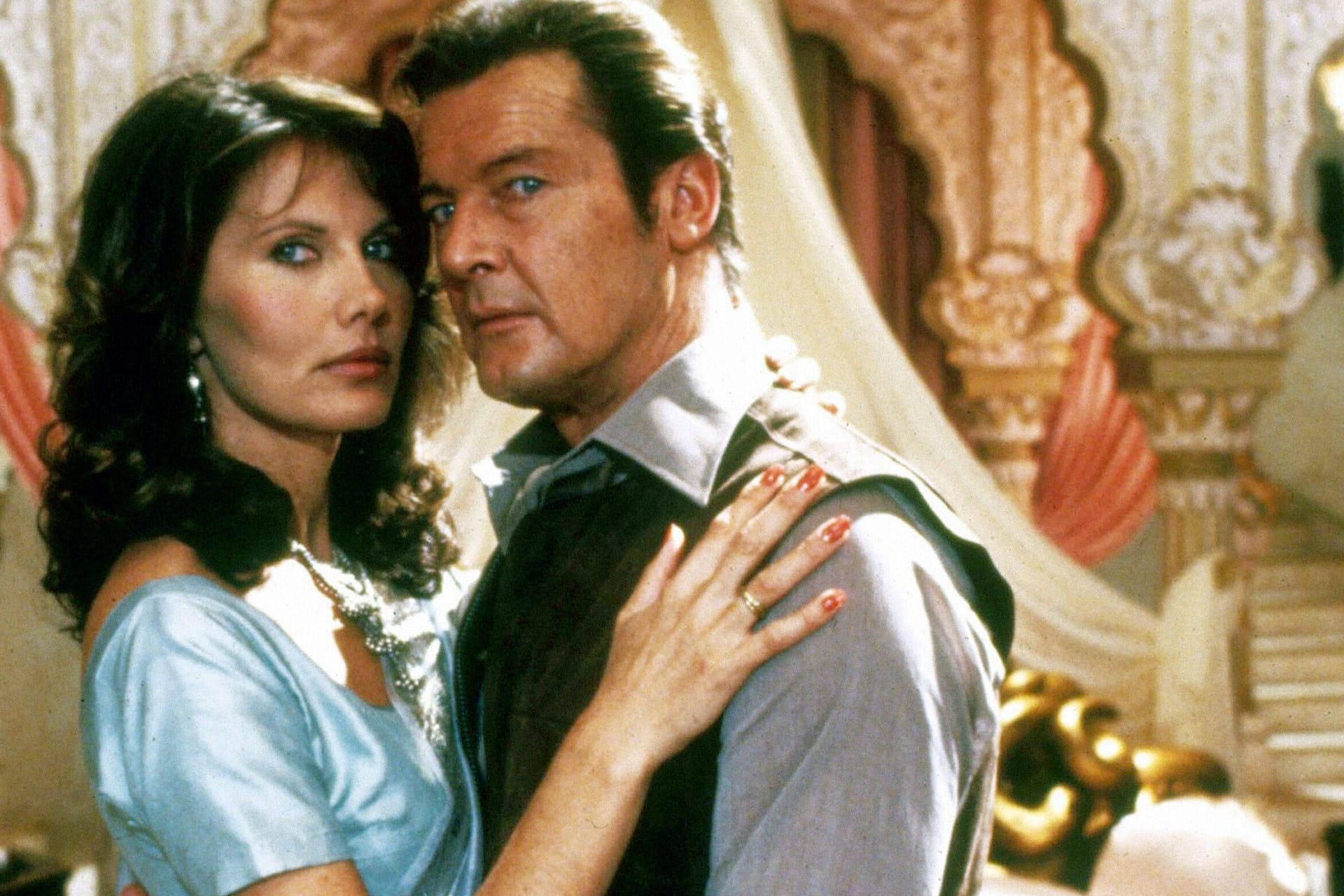 Maud Adams und Roger Moore: 1983 waren sie Seite an Seite in "James Bond 007 – Octopussy" Octopussy zu sehen.