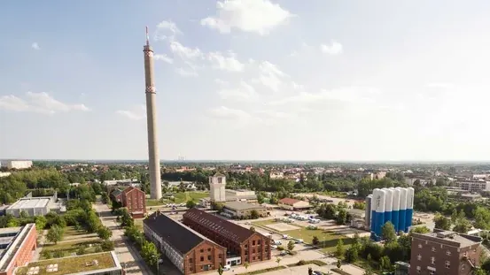 Das Gaswerk-Gelände "Max Reimann": Bald steht der 170 Meter hohe Schornstein nicht mehr.