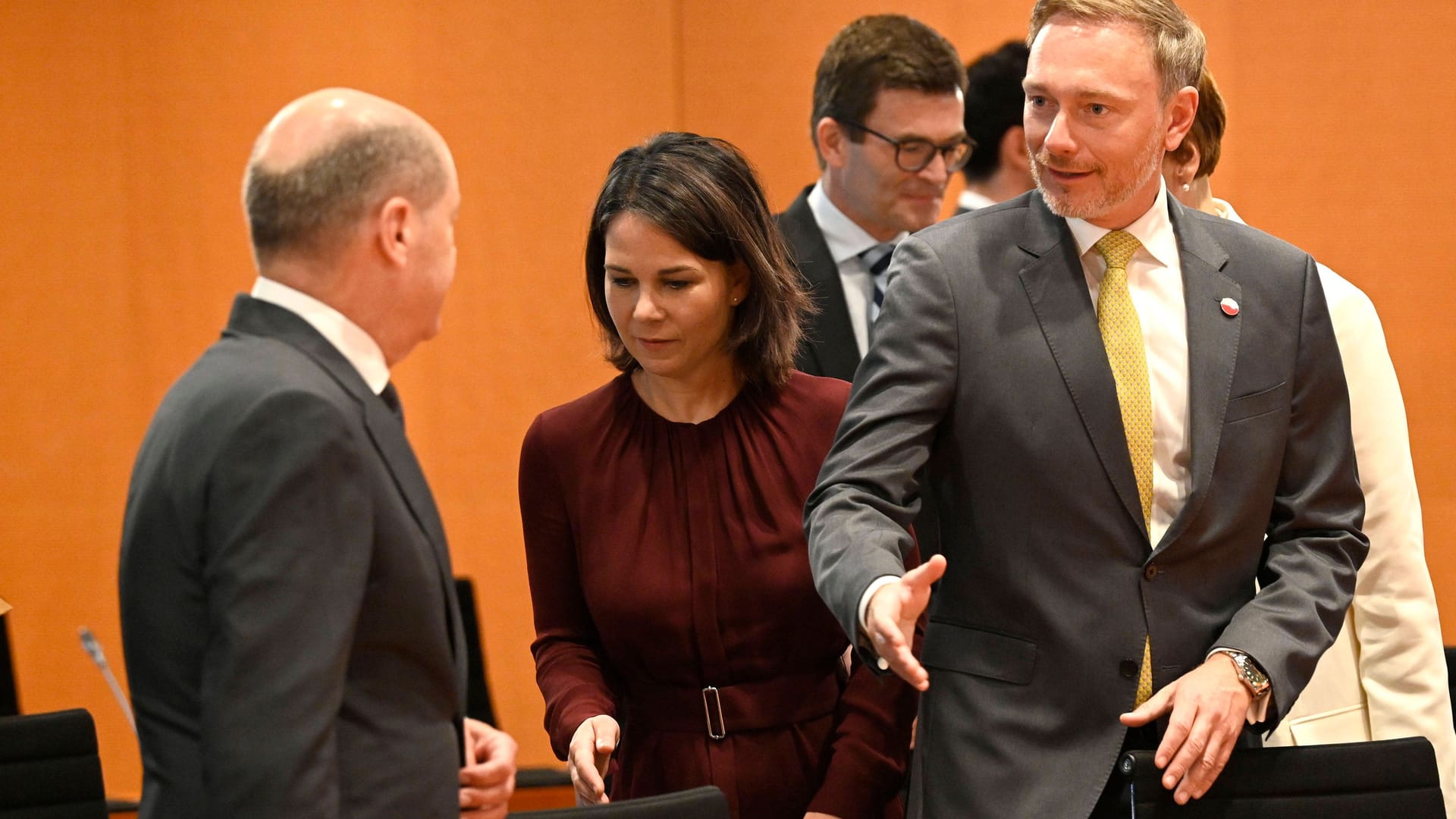 Olaf Scholz, Annalena Baerbock and Christian Lindner: Ein Koalitionsstreit zieht sich durch die letzten Tage.