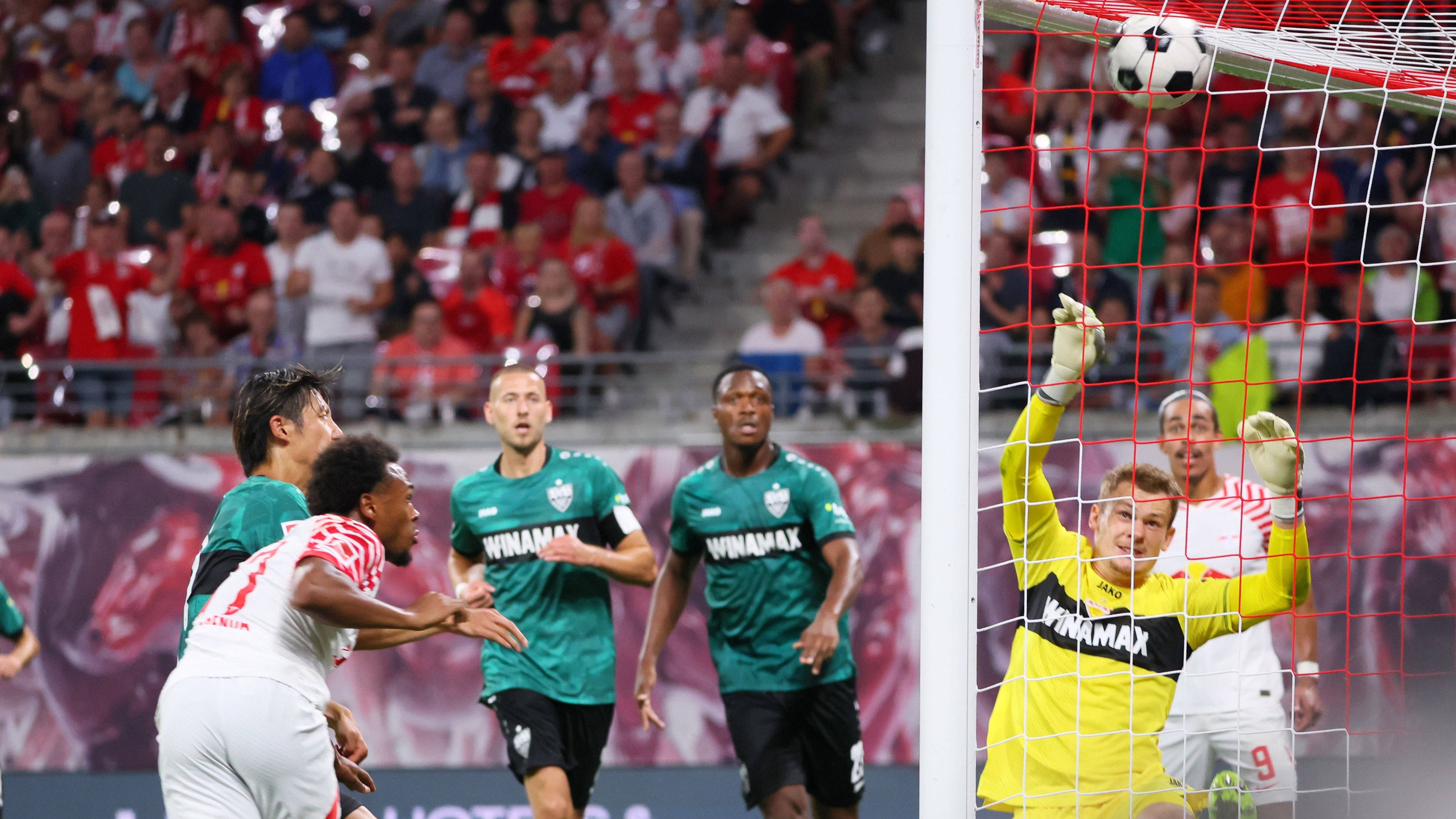 Bundesliga: Leipzig schießt gegen Stuttgart fünf Tore – Platz zwei