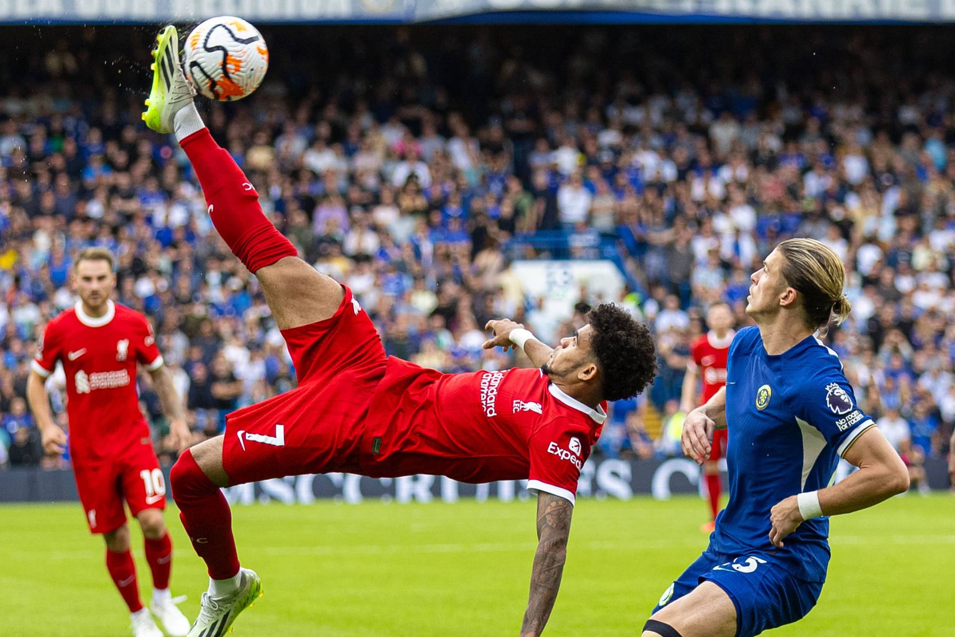 Luis Díaz (am Ball): Er brachte sein Team in Führung.