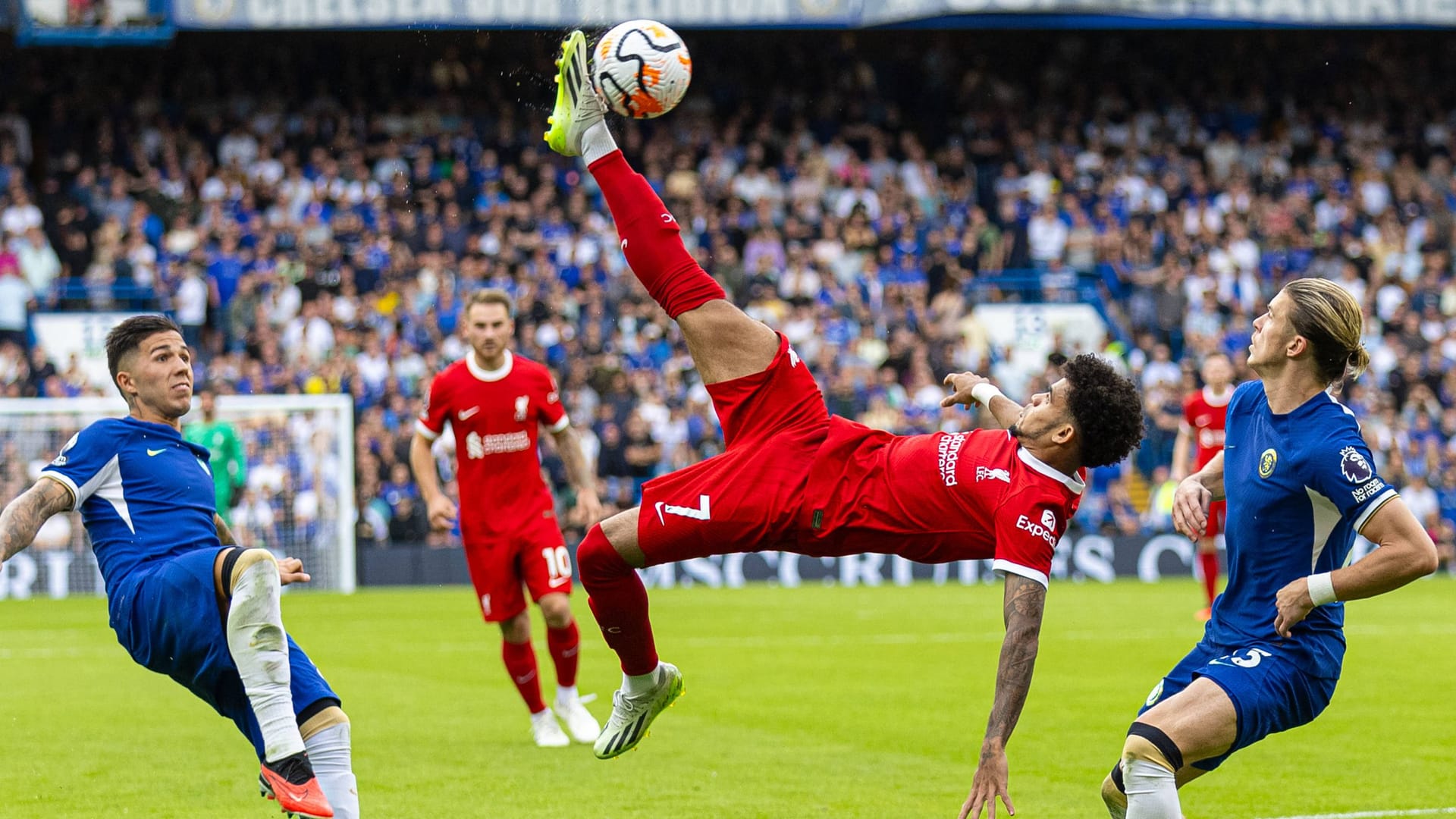 Luis Díaz (am Ball): Er brachte sein Team in Führung.