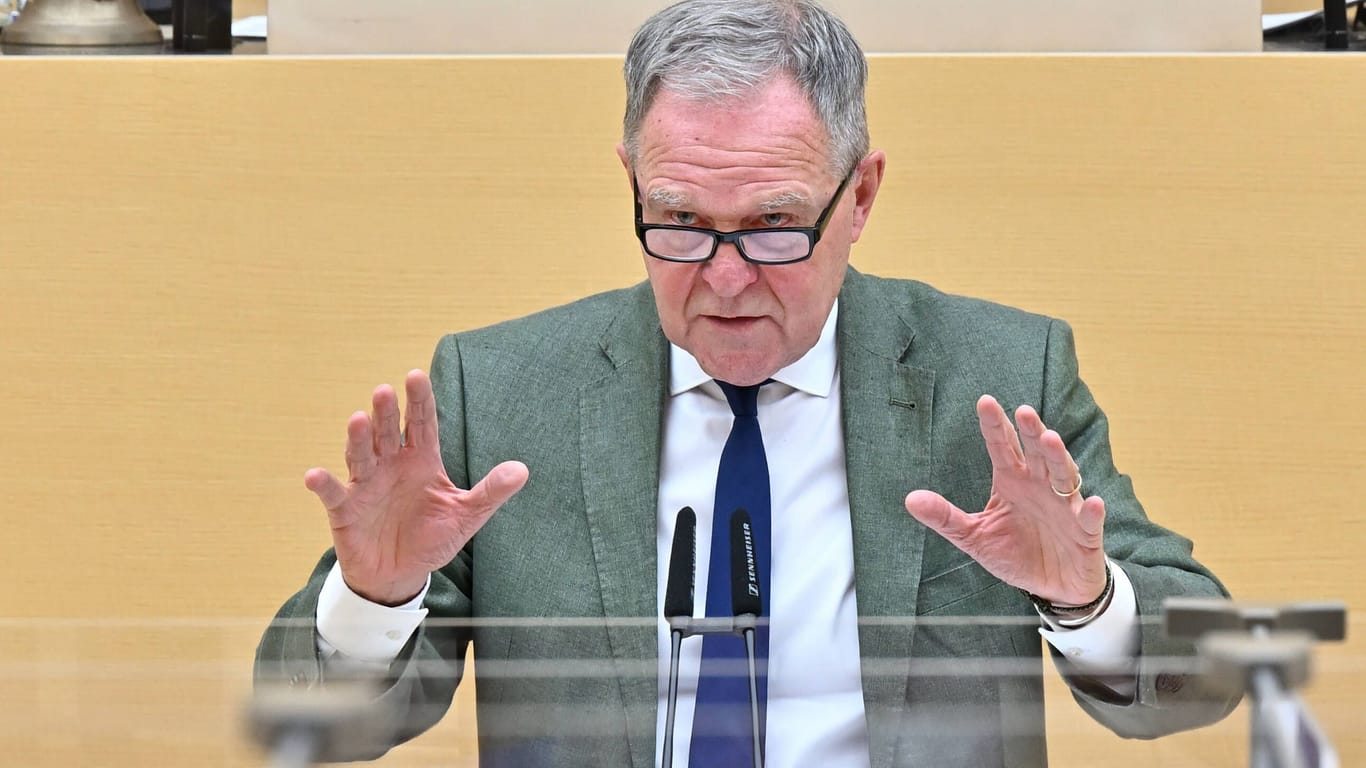 Wolfgang Heubisch im Bayerischen Landtag (Archivbild): Sollten sich die Vorwürfe gegen Hubert Aiwanger bewahrheitet, fordert er einen Rücktritt.