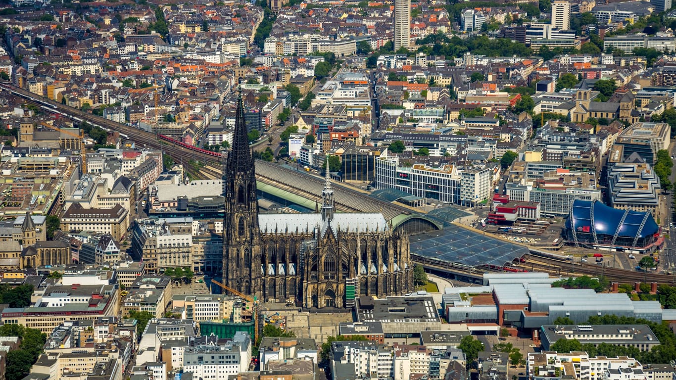 Domumgebung in Köln (Archivfoto): Die Fertigstellung eines Großbauprojekts könnte sich verzögern.
