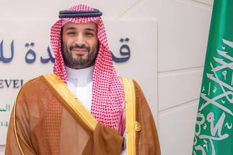 Der saudische Kronprinz Mohammed bin Salman bei einem internationalen Gipfel in Dschidda: Neben Ölhandel und Diplomatie sollen Prestigeprojekte und Charmeoffensiven den Ruf seines Landes verbessern.