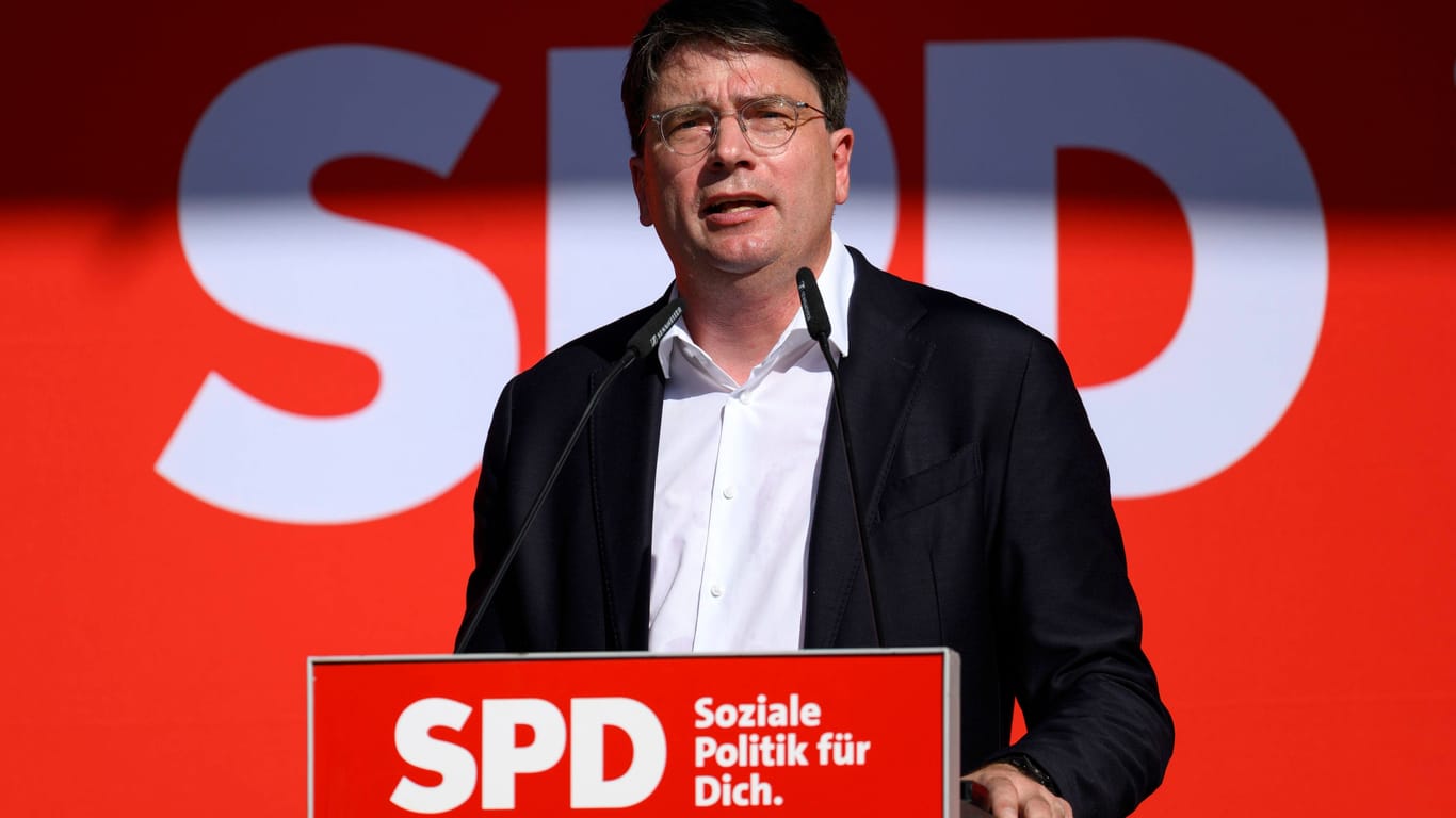 Marienplatz in München: SPD-Spitzenkandidat Florian von Brunn beim Wahlkampfauftakt der Bayern SPD.