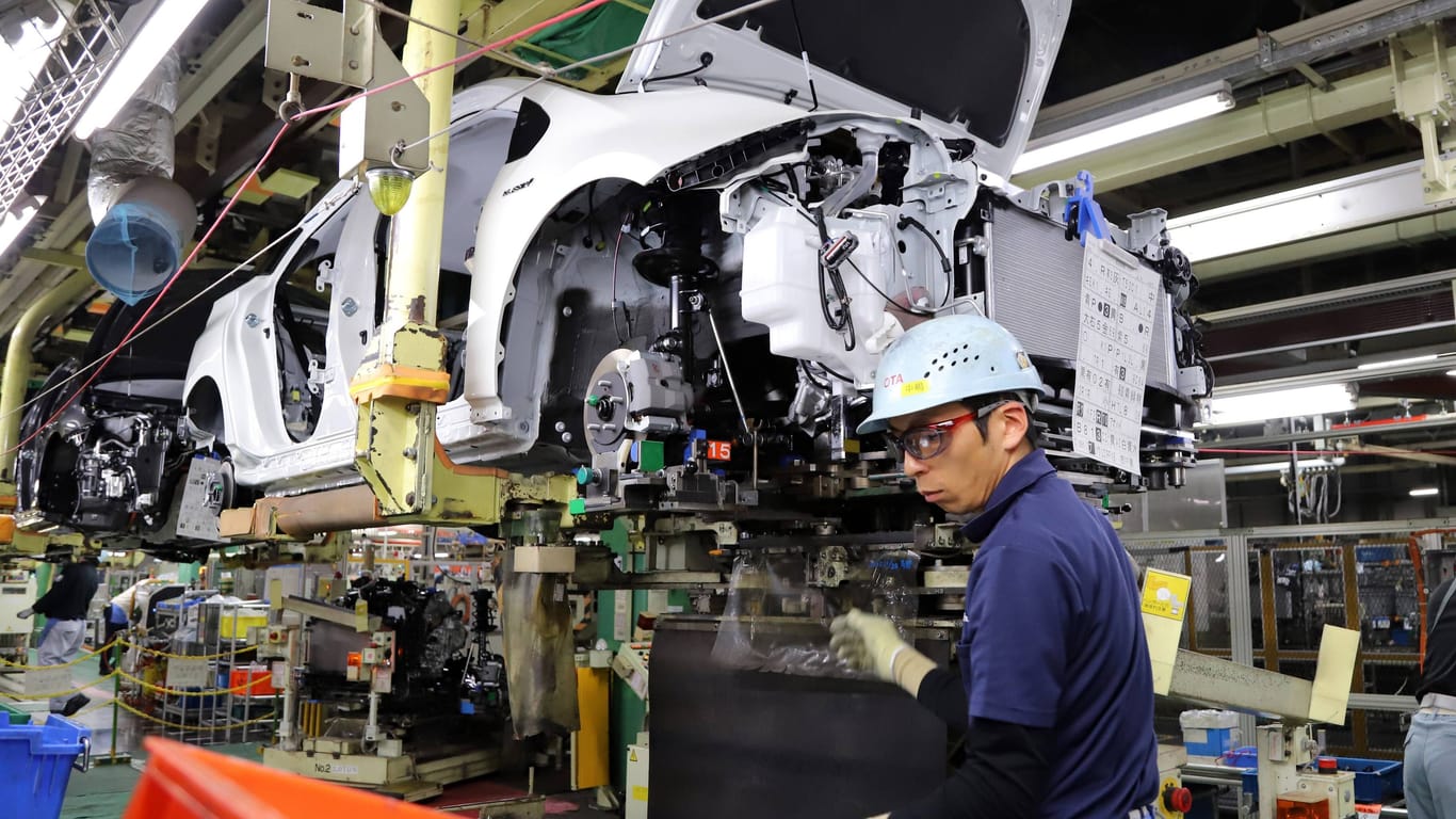 Toyota-Fabrik (Archivbild): Zunächst waren zwölf der 14 Werke betroffen, schließlich fuhr Toyota auch in den verbleibenden zwei den Betrieb herunter.