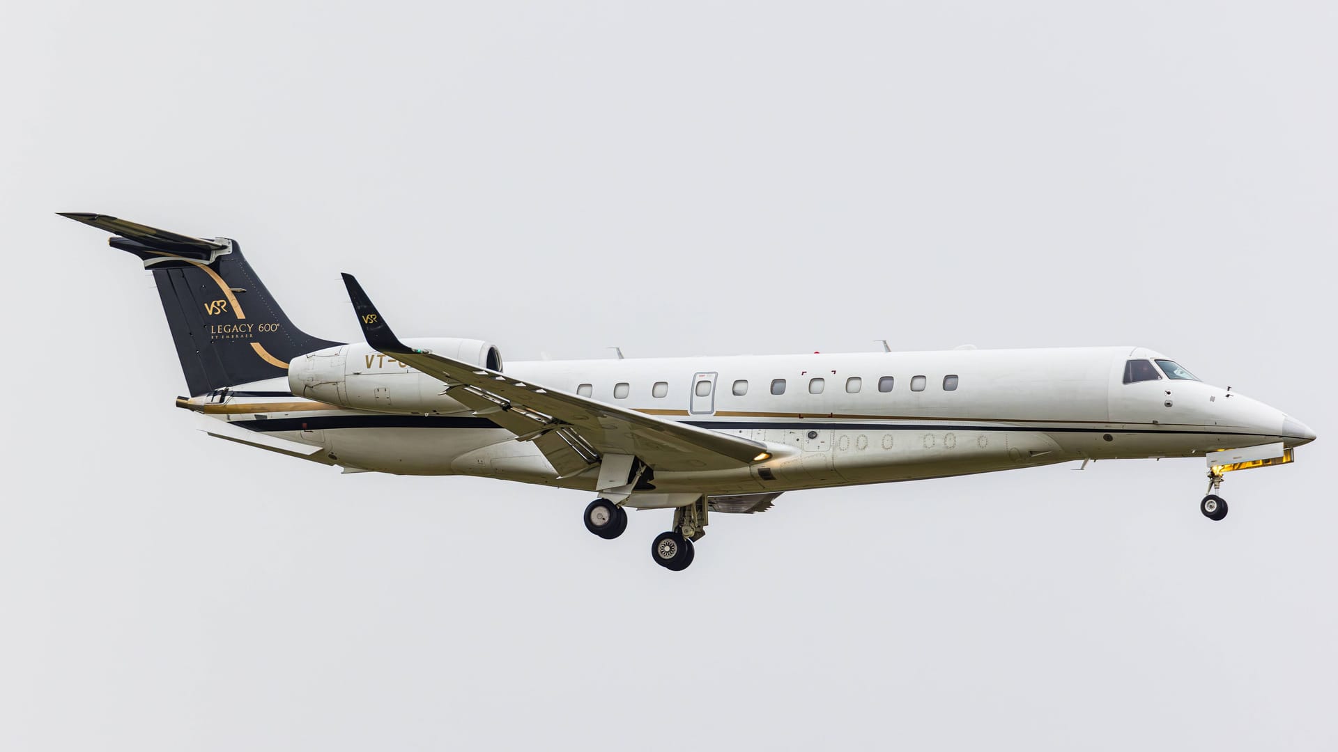 Ein Embraer Legacy 600 im Landeanflug (Symbolbild): Der Hersteller ist weltweit die Nummer drei unter den Flugzeugbauern.