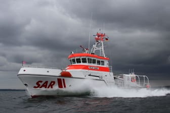 Seenotrettungskreuzer Felix Sand im Einsatz: Ein Großeinsatz hielt die Retter am Sonntag auf der Ostsee in Atem.