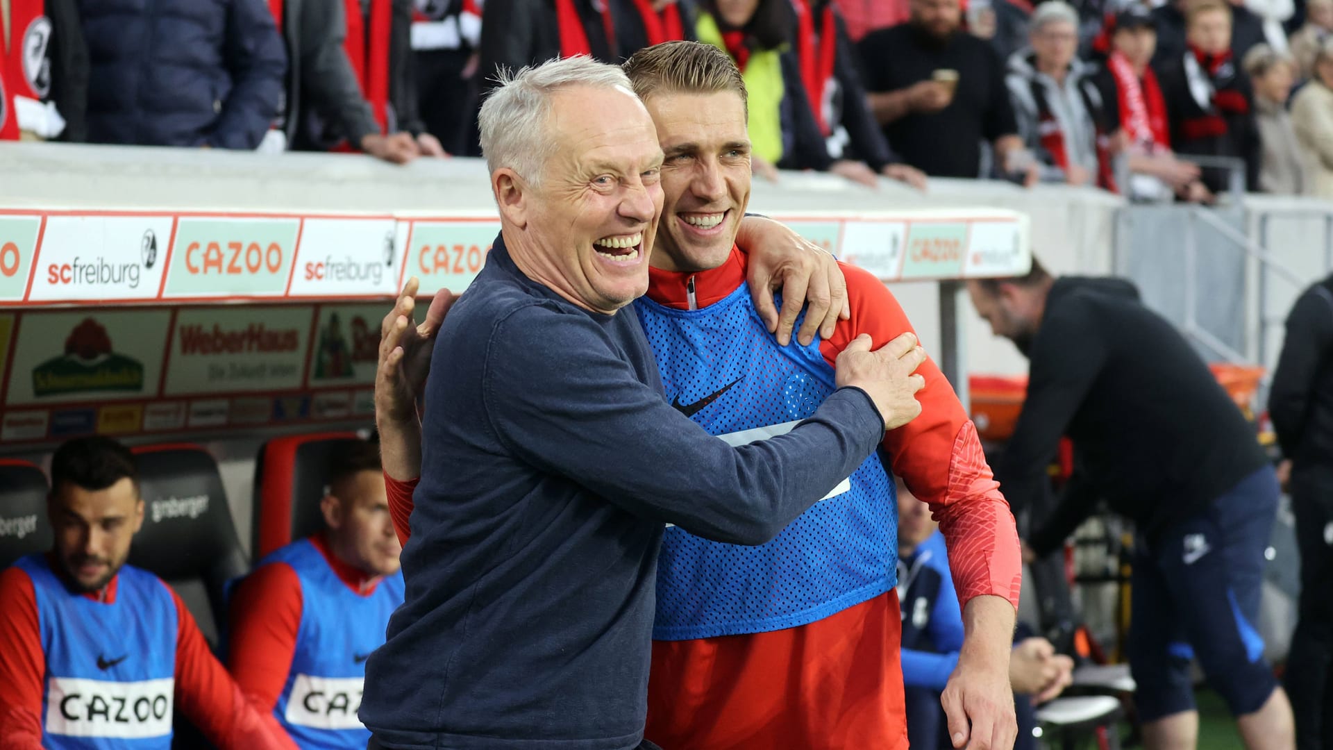 Christian Streich (l.) und Nils Petersen: Der Coach des SC Freiburg und der Stürmer verstehen sich gut.