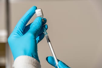 Gegen neue Corona-Variante: Biontech arbeitet derzeit an einen neuen angepassten Corona-Impfstoff.