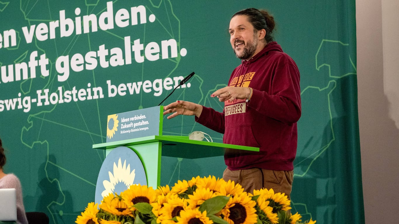 Gazi Freitag bei einem Landesparteitag der Grünen in Schleswig-Holstein (Archivbild): Der Landesvorsitzende der Grünen sprach von einem Verstoß gegen die Verfassung.