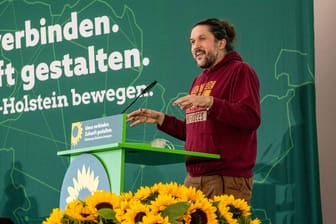 Gazi Freitag bei einem Landesparteitag der Grünen in Schleswig-Holstein (Archivbild): Der Landesvorsitzende der Grünen sprach von einem Verstoß gegen die Verfassung.