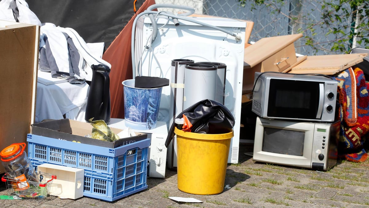 Sperrmüll im Garten lagern Was erlaubt ist und was nicht
