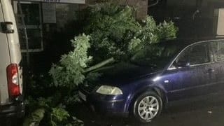 Verunglücktes Auto am Abend in Gelsenkirchen.