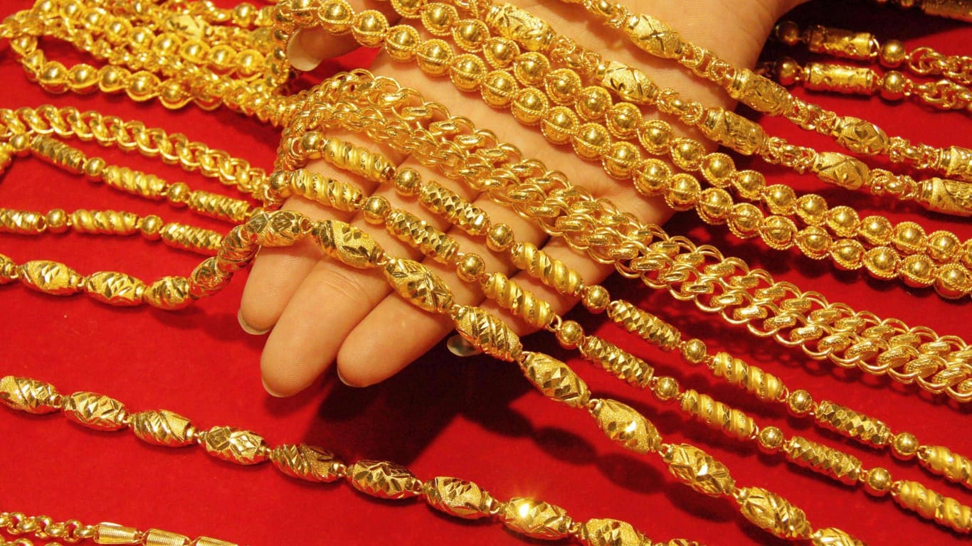 Goldketten (Symbolbild): In Hannover haben es ein oder mehrere Räuber auf Schmuck abgesehen.