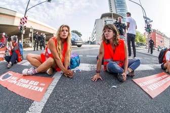 Aktivistinnen der "Letzten Generation" bei einer Blockade in München (Symbolbild):