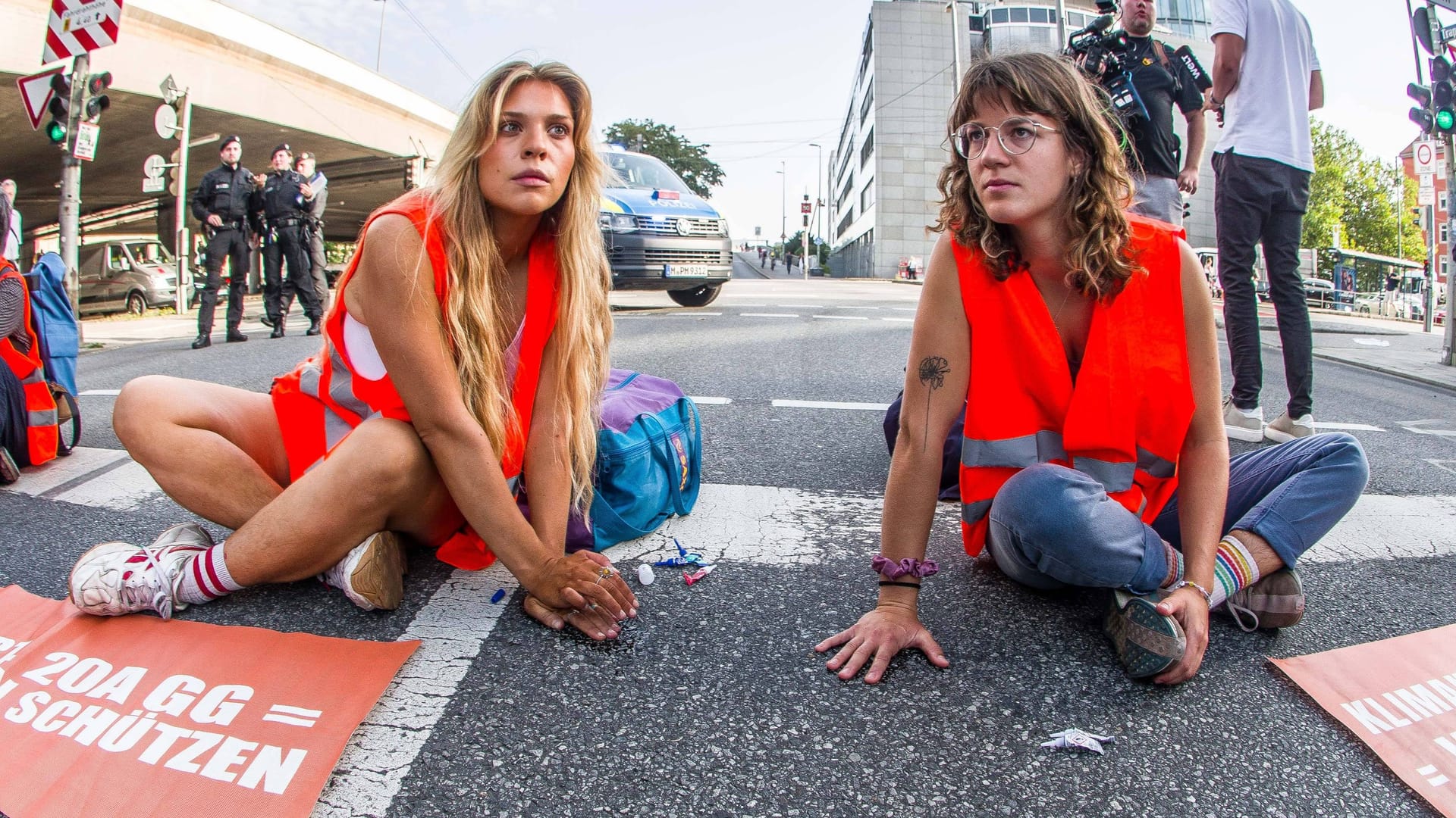 Aktivistinnen der "Letzten Generation" bei einer Blockade in München (Symbolbild):