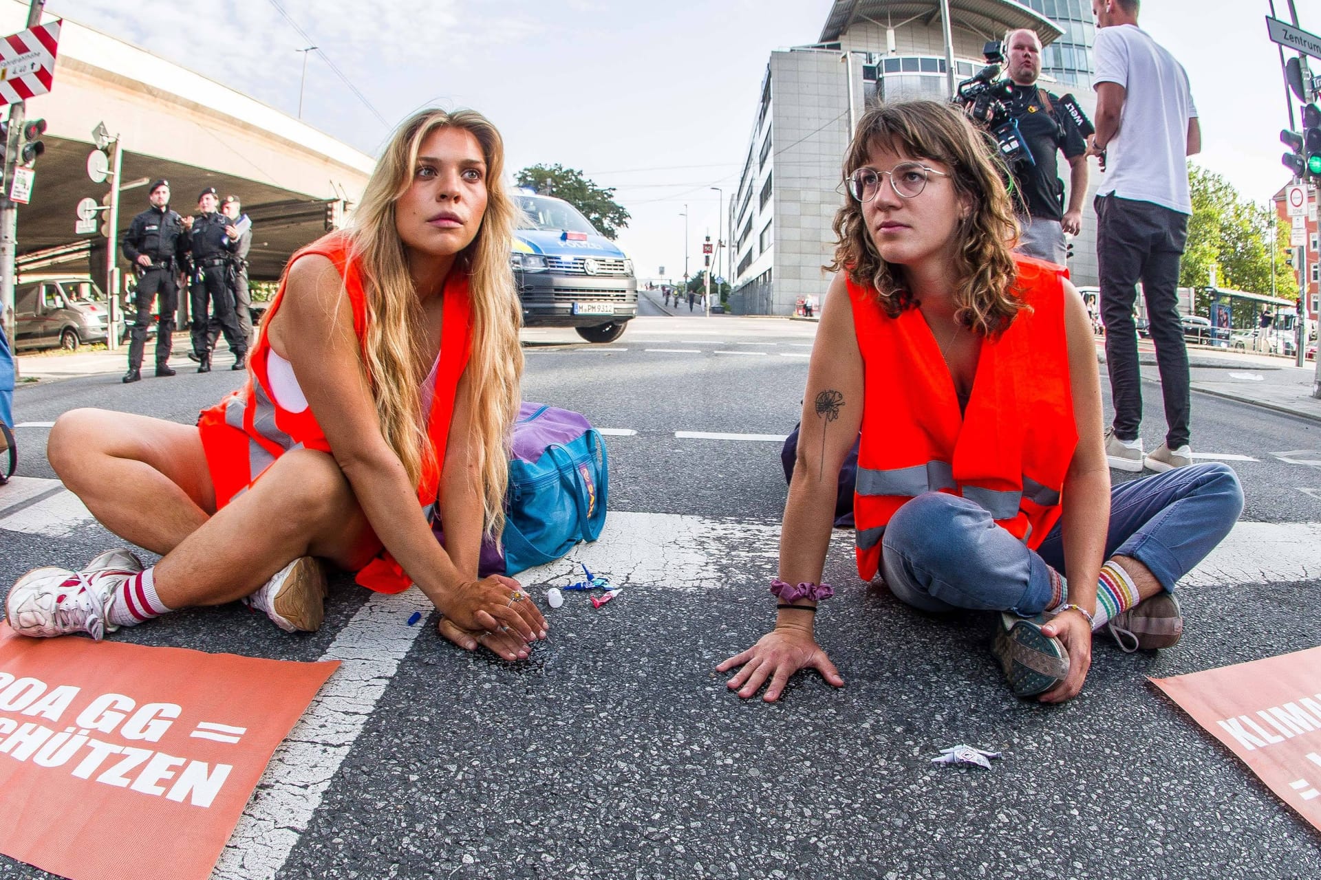 Aktivistinnen der "Letzten Generation" bei einer Blockade in München (Symbolbild):