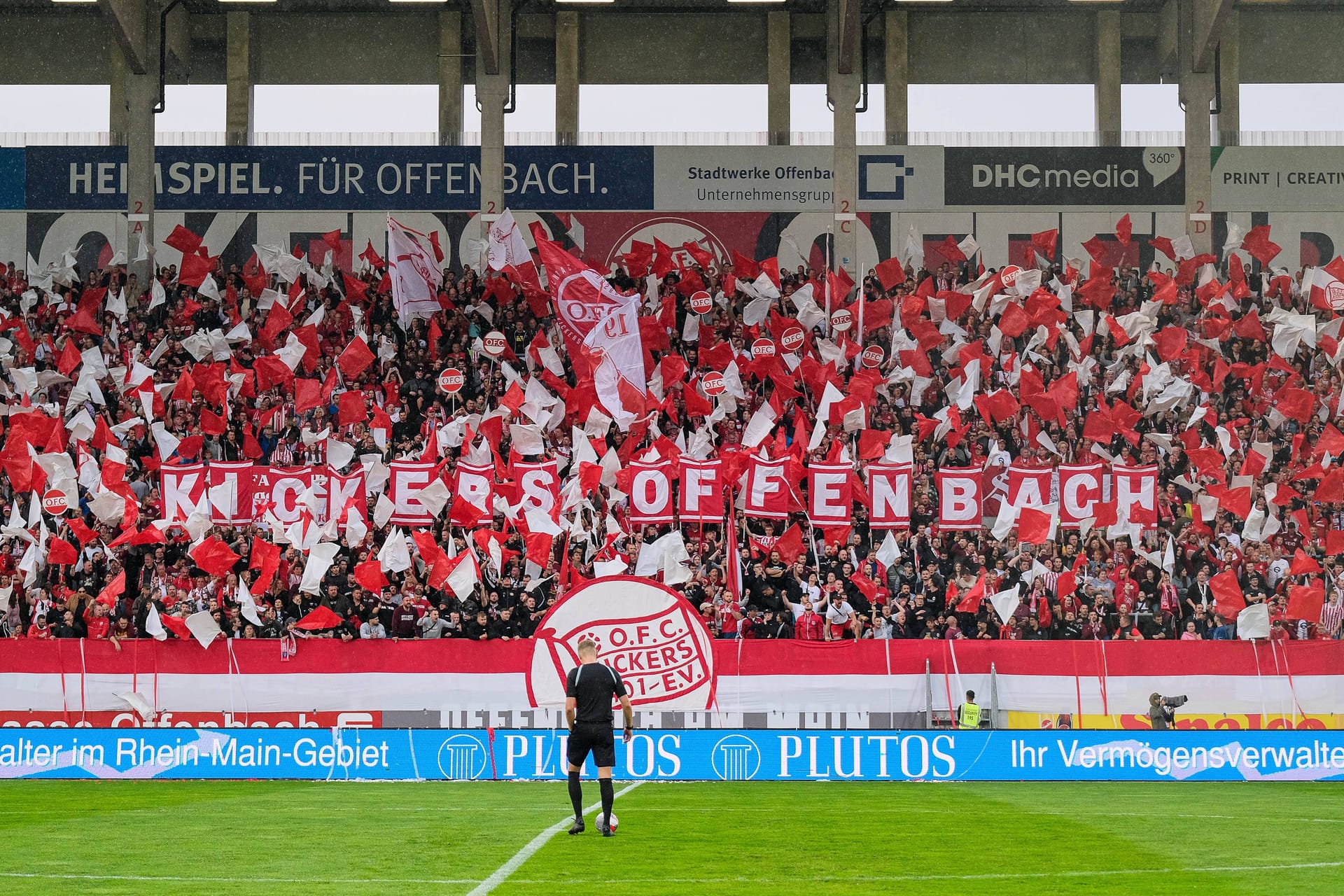 Choreo der Fans von Kickers Offenbach beim Auftaktspiel der neuen Saison gegen die Stuttgarter Kickers.