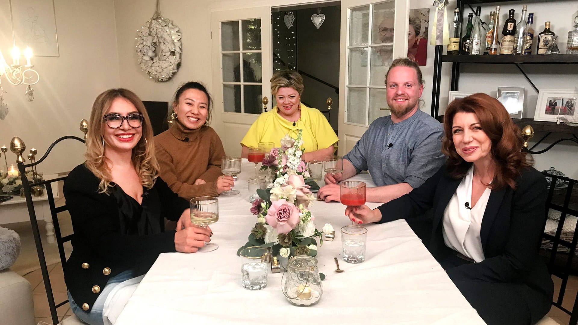 Die Brautausstatter beim "perfekten Dinner": Nihal, Fan, Vanessa, Hannes und Christina.