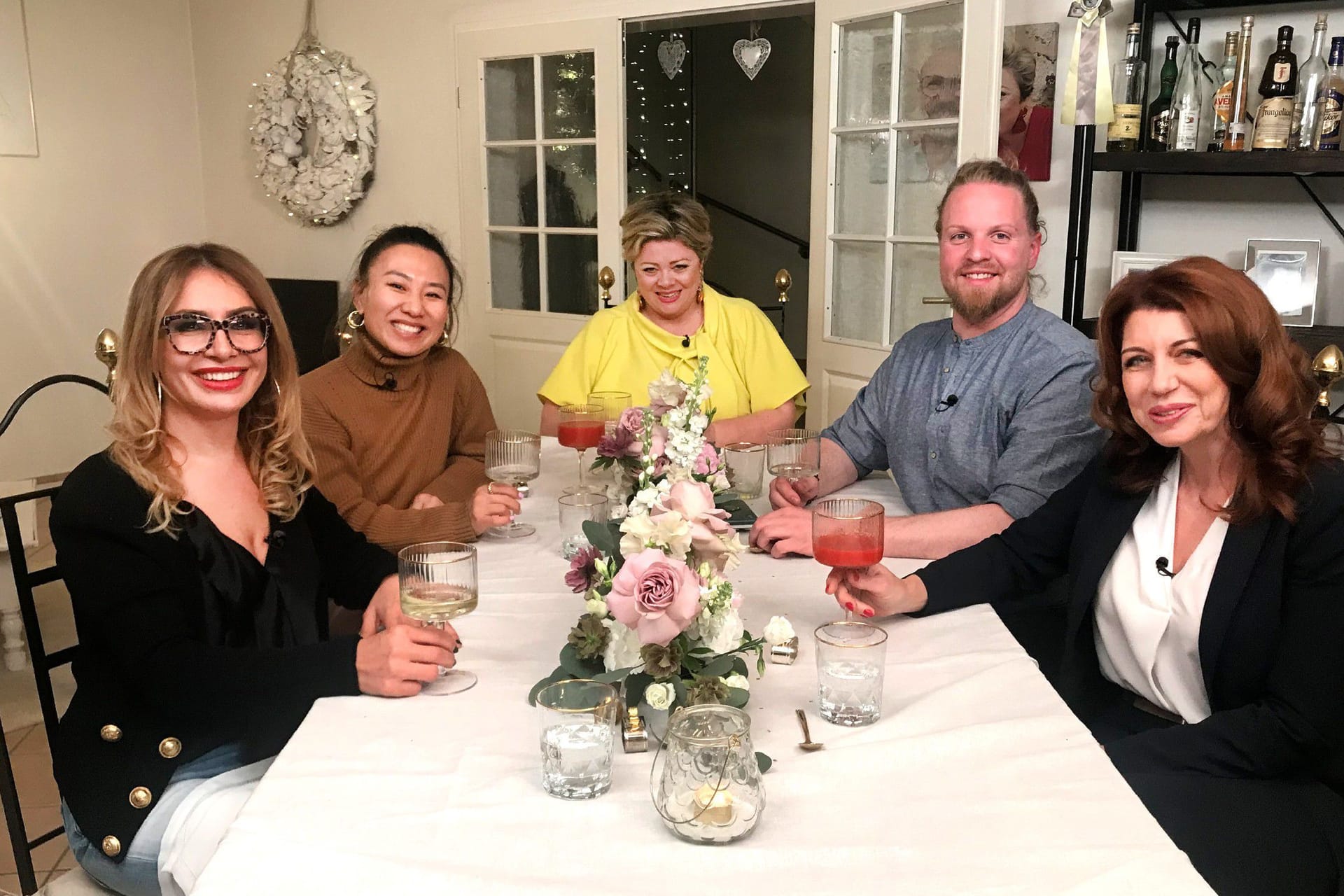 Die Brautausstatter beim "perfekten Dinner": Nihal, Fan, Vanessa, Hannes und Christina.