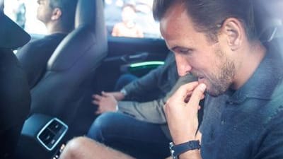 Harry Kane trifft zum Medizincheck in München ein.