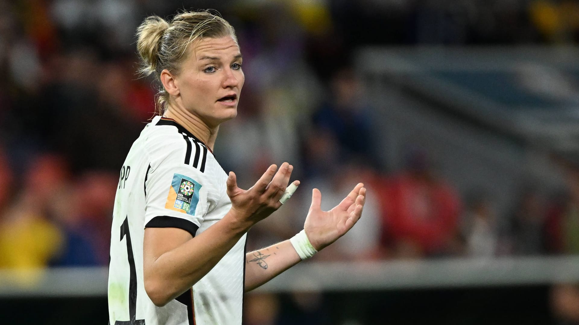 Alexandra Popp: Das WM-Aus in der Vorrunde lässt die DFB-Frauen abrutschen. Alexandra Popp: Das WM-Aus in der Vorrunde lässt die DFB-Frauen abrutschen.