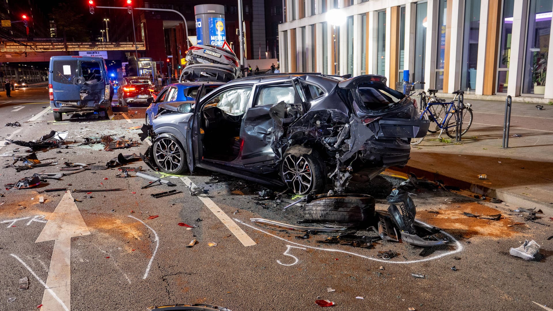 Opladener Straße in Köln-Deutz: Am Freitag ereignete sich hier ein schwerer Unfall.