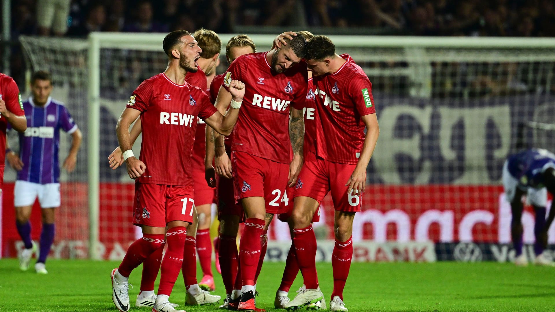 Im Stadion vom VfL Osnabück: Torjubel zum 1:3 durch Jeff Chabot.